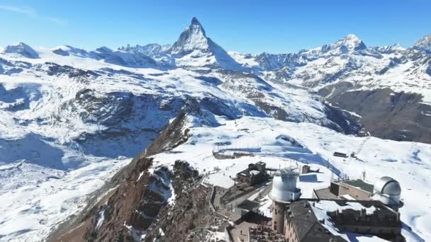 Piękny Ośrodek Narciarski Zermatt Widokiem Szczyt Matterhorn Horyzoncie Piękne Alpy — Wideo stockowe