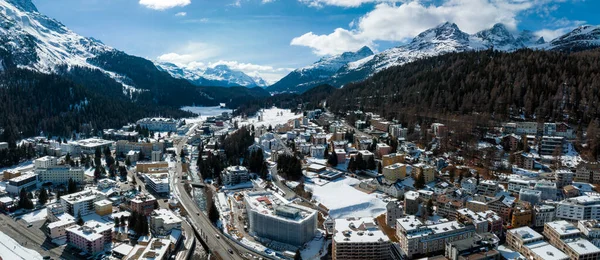 Letecký Zimní Pohled Celosvětově Proslulé Lyžařské Středisko Moritz Graubunden Švýcarsko — Stock fotografie