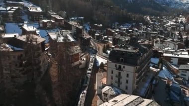 Fairmont Beau Site Palace Hotel İsviçre Riviera 'sında Zermatt' ın merkezinde beş yıldızlı lüks bir otel. Lüks otel konsepti.