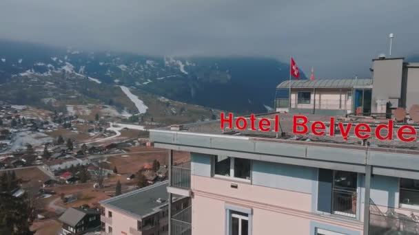 Повітряний Вид Розкішний Готель Гріндельвальді Швейцарія Задньому Плані Мальовничі Гори — стокове відео