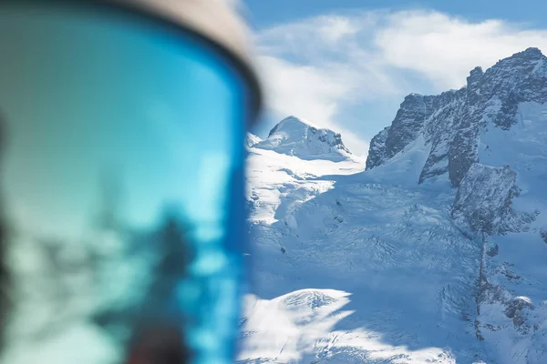 Jonge Snowboarder Brengt Wintervakantie Door Zermatt Vlakbij Beroemde Matterhorn Piek — Stockfoto