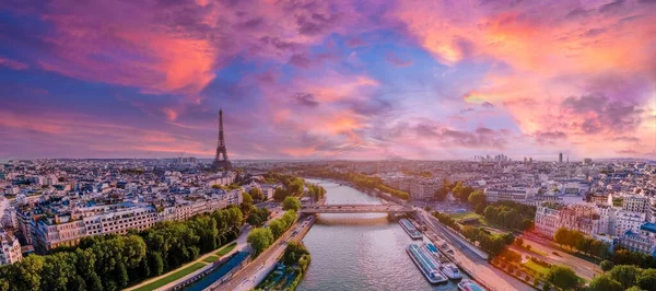 美丽的空中粉色日落在巴黎 巴黎的神奇航景 — 图库照片