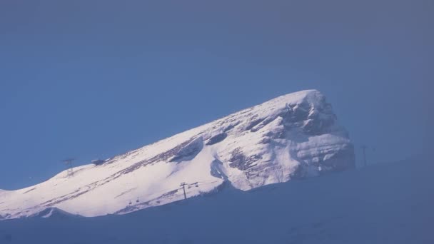 Skidstolslyft Med Utsikt Över Toppen Och Backarna Vacker Skidort Efter — Stockvideo