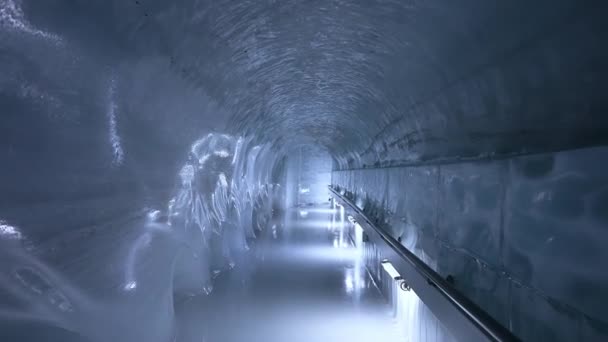 Schöne Eisstollen Der Jungfrau Region Schweiz Touristen Erkunden Eispalast Und — Stockvideo