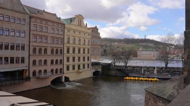 Güzel Evler Vltava Nehri Prag Çek Cumhuriyeti — Stok video