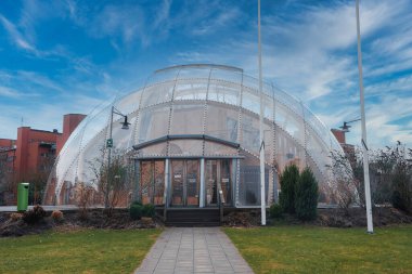 Chalmers Teknik Üniversitesi 'nin renkli modern mimarisi, Göteborg, İsveç