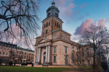 İsveç Göteborg 'un Burunnsparken şehir merkezinin büyüleyici manzarası. Eski Göteborg kasabası.