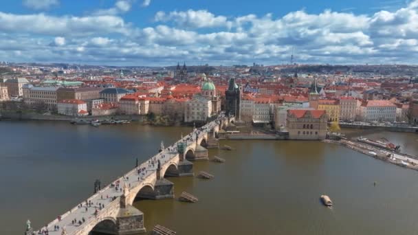 Scénický Jarní Panoramatický Letecký Pohled Staroměstskou Přístavní Architekturu Karlův Most — Stock video