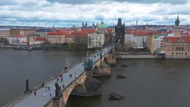 Malerisches Frühlingspanorama Der Architektur Der Altstadt Und Der Karlsbrücke Über — Stockvideo