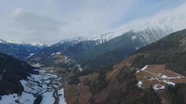 Felhős Völgy Alpesi Falu Sípálya Tirol Olaszország Síközpont Koncepciója Alpokban — Stock videók