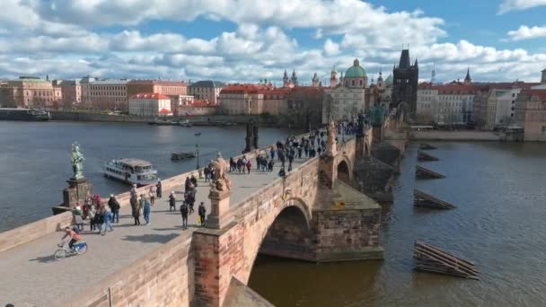 Malerisches Frühlingspanorama Der Architektur Der Altstadt Und Der Karlsbrücke Über — Stockvideo