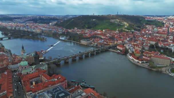 Panoramisch Uitzicht Vanuit Lente Pier Van Oude Binnenstad Karelsbrug Moldau — Stockvideo