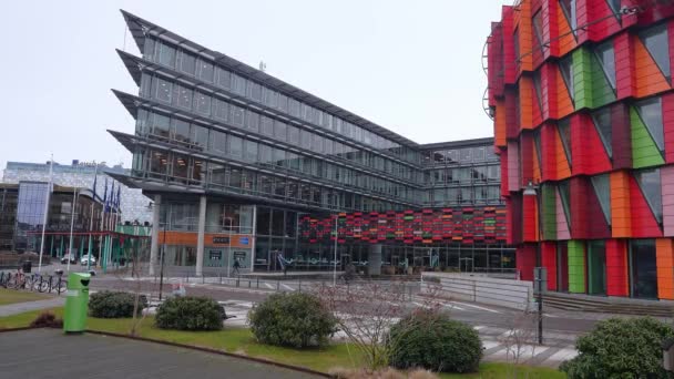 Arsitektur Modern Penuh Warna Dari Universitas Teknik Chalmers Gothenburg Swedia — Stok Video