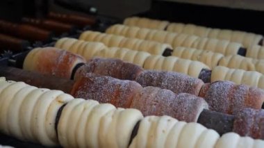 Trdelnik fırın sokak piyasada Prag, Çek Cumhuriyeti