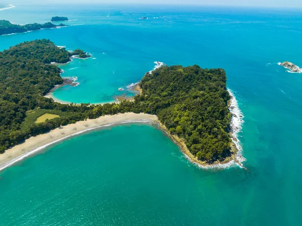 stock image Aerial view of Manuel Antonio National Park in Costa Rica. The best Tourist Attraction and Nature Reserve with lots of Wildlife, Tropical Plants and paradisiacal Beaches on the Pacific Coast.