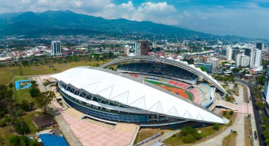 Kosta Rika Ulusal Stadyumu manzarası. San Jose, Kosta Rika 'nın başkenti. Arka planda dağlar var..