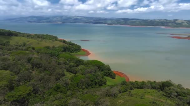 位于哥斯达黎加北部高地的Arenal湖的空中全景 — 图库视频影像