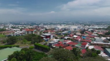Sabana, San Jose, Kosta Rika 'nın güzel hava manzarası. San Jose Kosta Rika 'nın başkenti. Arka planda dağlar var..