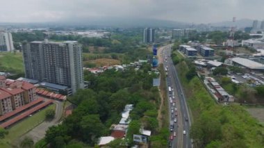 Sabana, San Jose, Kosta Rika 'nın güzel hava manzarası. San Jose Kosta Rika 'nın başkenti. Arka planda dağlar var..