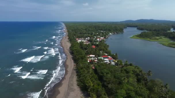 Tortuguero Köyü Bir Tarafta Karayip Denizi Ormanın Içindeki Köy Otjer — Stok video