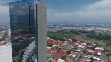 Sabana, San Jose, Kosta Rika 'nın güzel hava manzarası. San Jose Kosta Rika 'nın başkenti. Arka planda dağlar var..