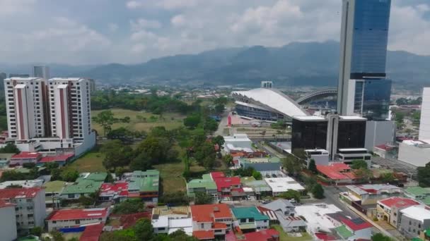 哥斯达黎加圣何塞萨巴纳美丽的空中风景 圣何塞科斯塔里卡首府街道景观 背景为山脉 — 图库视频影像