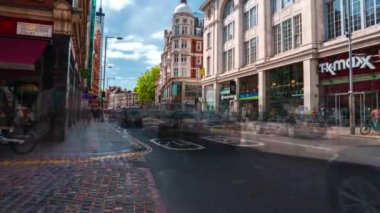 Londra 'da yoğun bir hayat. Zaman ayarlı görünüm. İnsanlar Londra, İngiltere 'ye akın ediyor..