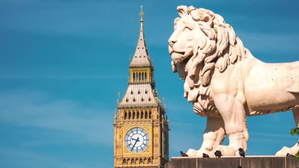 Big Ben Uhrenturm Einem Sonnigen Frühen Morgen London Großbritannien Ein — Stockvideo