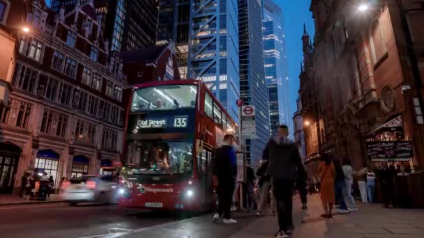 Nattetid Förfaller Trafikerad Väg London Storbritannien Nära Liverpool Station Med — Stockvideo