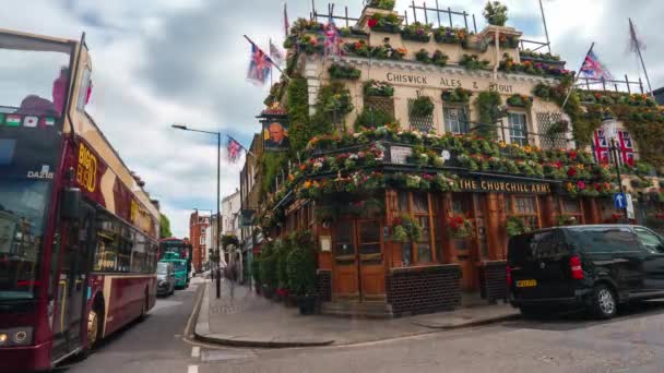 Churchill Arms Célèbre Pub Couvert Fleurs Londres Bâtiment Style Britannique — Video