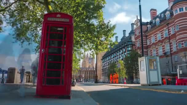 Eine Ikonische Britische Rote Telefonzelle Geschäftlichen Umfeld Mit Big Ben — Stockvideo