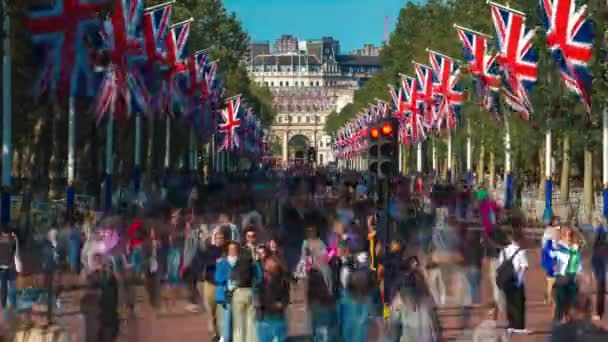 在伦敦忙碌的生活 时间流逝的观点 人们匆忙地穿过英国的伦敦市 — 图库视频影像