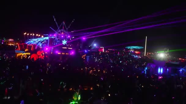 Laser Light Show People Dancing Night Middle Desert Music Festival — Stock Video