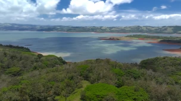 位于哥斯达黎加北部高地的Arenal湖的空中全景 — 图库视频影像