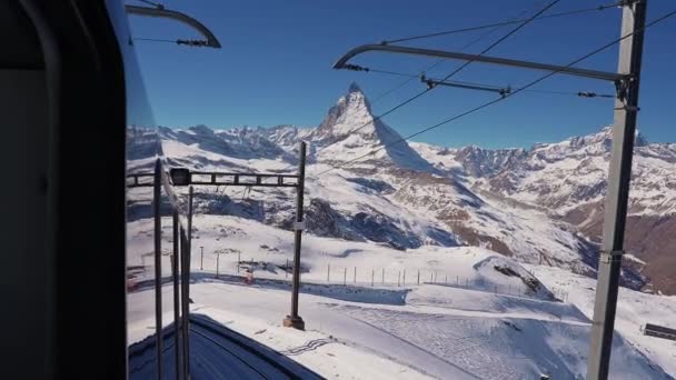 Όμορφο Χιονοδρομικό Κέντρο Zermatt Θέα Την Κορυφή Matterhorn Στον Ορίζοντα — Αρχείο Βίντεο