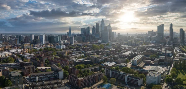 Panorámás Légi Kilátás Nyílik Város London Központjában Felhőkarcoló Épületek Háttérben — Stock Fotó