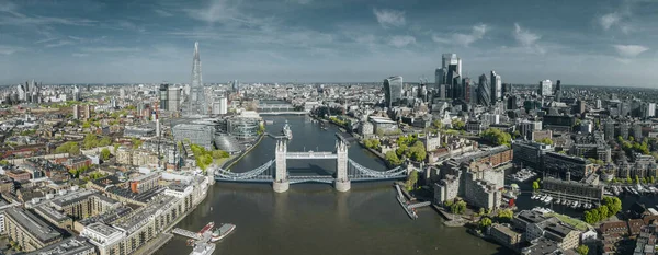 공중에서 런던교 런던의 다리중 하나이며 런던의 랜드마크를 브리지의 아름다운 파노라마 — 스톡 사진
