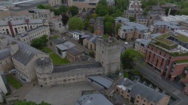 Oxford Üniversitesi ve diğer ortaçağ binalarıyla birlikte Oxford şehri üzerinde hava manzarası. Seyahat fotoğrafçılık konsepti.