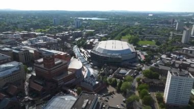 Birmingham şehir merkezinin hava görüntüsü. Modern gökdelenleri ve geleneksel mimarisi olan güzel bir İngiliz şehri..