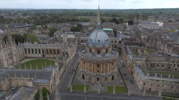 Aerial Näkymä Oxfordin Kaupunkiin Oxfordin Yliopistossa Radcliffe Camera All Souls — kuvapankkivideo