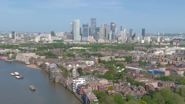 Панорамный Вид Лондонскую Реку Тэймс Горизонтом Кэнэри Уорф Заднем Плане — стоковое видео