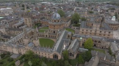 Oxford Üniversitesi ile birlikte Oxford şehrinin hava manzarası. Radcliffe Kamera ve Tüm Ruhlar Koleji, Oxford Üniversitesi, Oxford, İngiltere