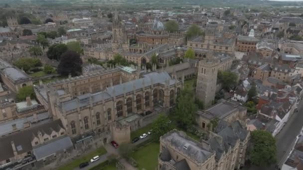 공중에서 옥스퍼드 대학교와 옥스퍼드 바라보는 Radcliffe Camera All Souls College — 비디오