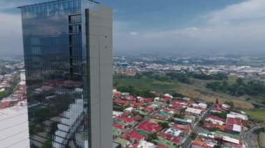 Sabana, San Jose, Kosta Rika 'nın güzel hava manzarası. San Jose Kosta Rika 'nın başkenti. Arka planda dağlar var..