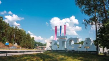 Letonya 'nın girişindeki Riga tabelasının zaman çizelgesi. Kuzey Avrupa.