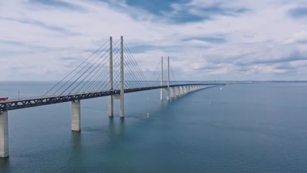 Panoramiczne Zbliżenie Powietrza Widokiem Most Oresund Nad Morzem Bałtyckim Między — Wideo stockowe
