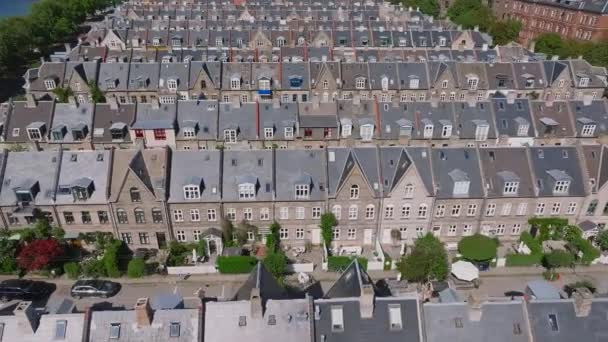 Luftaufnahme Der Dächer Des Viertels Kartoffelraekkerne Oesterbro Kopenhagen Dänemark Das — Stockvideo
