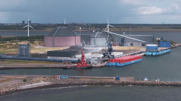 Coal Factory Copenhagen Denmark Ships Bringing Coal Electrical Power Plant — ストック動画