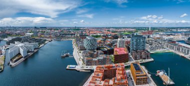 Indre Osterbro, Nordhavnen bölgelerinin hava manzarası. Kopenhag, Danimarka 'nın yeni modern bölgesi. Güzel modern binalar, Portland Kuleleri ve BM.