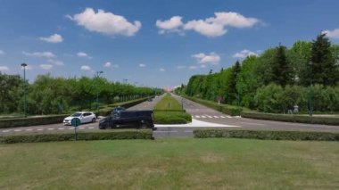 Paris 'teki Disneyland' e giden güzel yollar ve kapılar. Marne la Valle, Fransa 'nın yukarısından Disneyland Oteli Disneyland Resort Paris